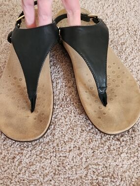 Vionic Black and Tan T-Strap Sandals
